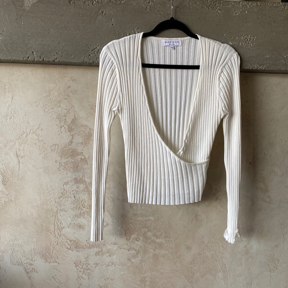 Wrap top Creamy White Sz Small - Picture 1 of 6